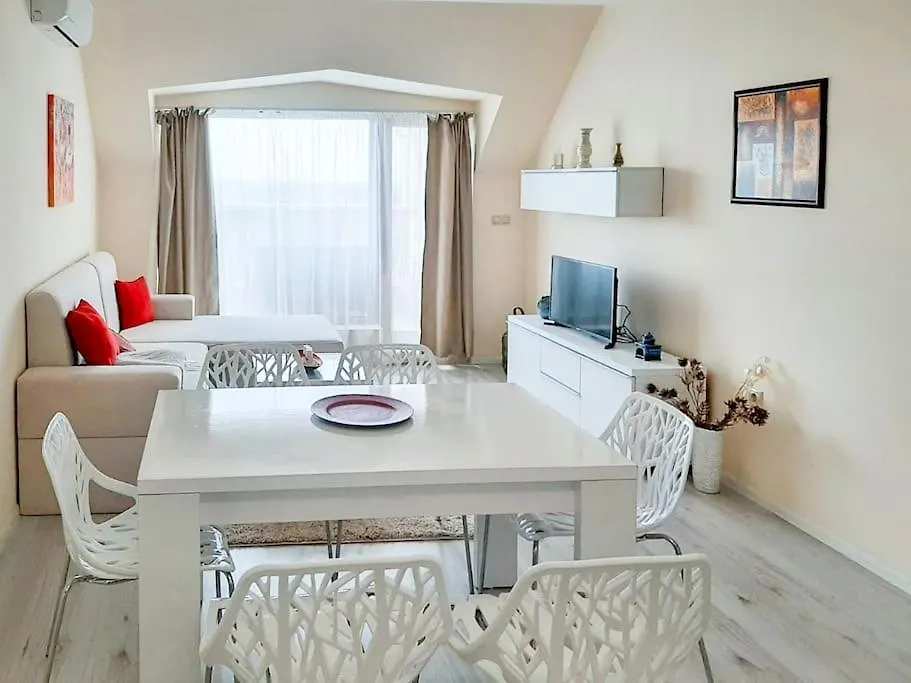 公寓 Beachfront Panoramic Flat @ South Bay Residence 瓦爾納