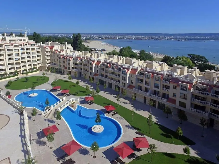 Beachfront Panoramic Flat @ South Bay Residence 瓦爾納 公寓