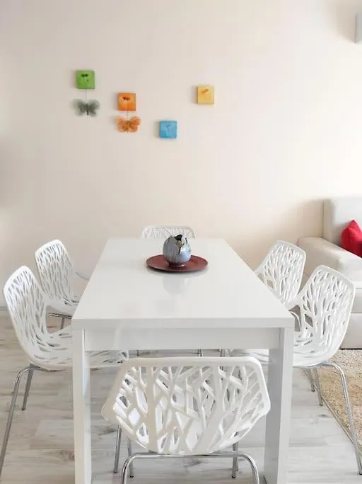 Beachfront Panoramic Flat @ South Bay Residence 瓦爾納 公寓