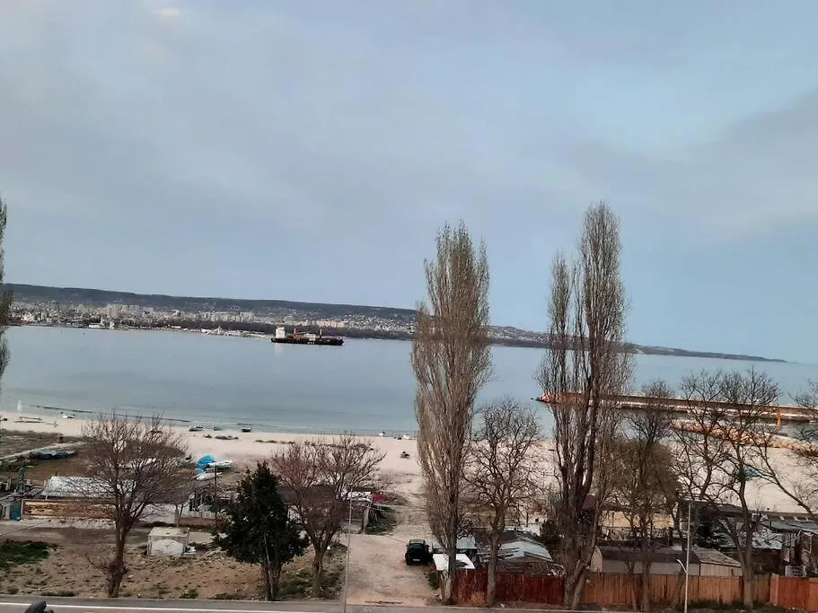 Beachfront Panoramic Flat @ South Bay Residence 瓦爾納 公寓